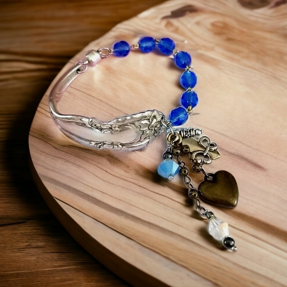 Hand Crafted Repurposed Vintage Spoon Handle Assemblage Charm Bracelet NWT - Picture 1 of 16